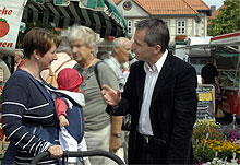 Bild: Torsten Seidel mit Bürgerin